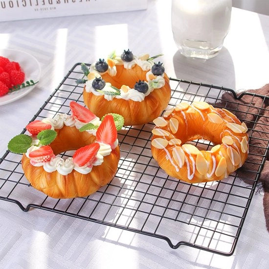 Set di Finte Torte di Pane - 3 pezzi - Finte Donut al Cioccolato - Finta Torta di Frutta - Decorazione per Pasticceria - Prop per Fotografia - Unico Fatto a Mano - Finte Torte di Pane Fritte