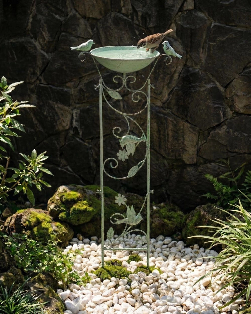 Abbeveratoio per uccelli in ferro verde per il giardino, elemento decorativo da esterno