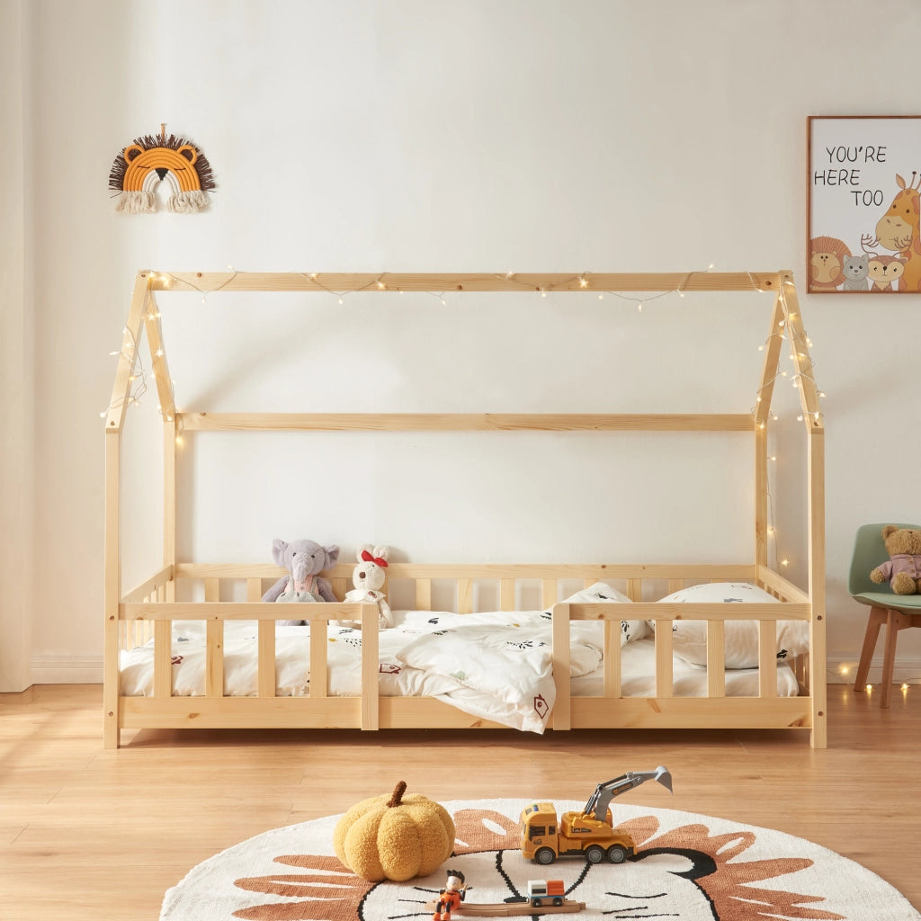 Letto per Cameretta Sisimiut a Forma di Casetta 90x200 cm Legno Naturale [en.casa]