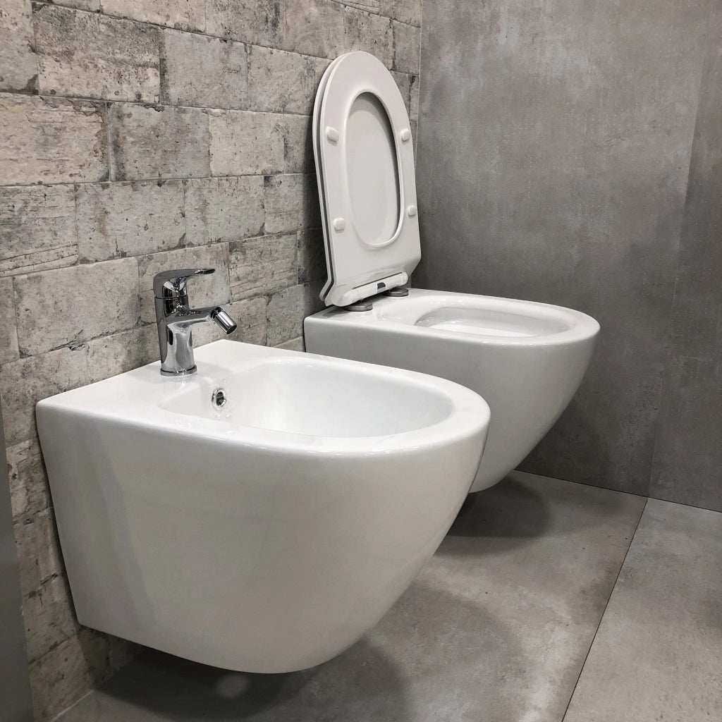 Coppia Sanitari Sospesi Rimless senza brida linea tonda dimensioni ridotte coprivaso soft-close