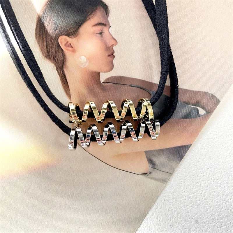 Collana girocollo corta da donna, ideale per la clavicola.