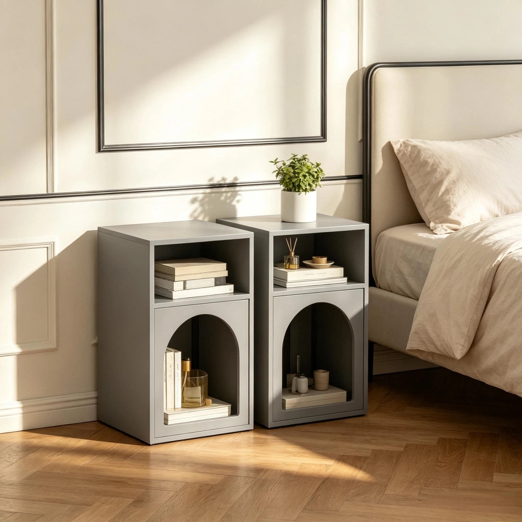 Set di 2 comodini con vani a giorno e design curvo.