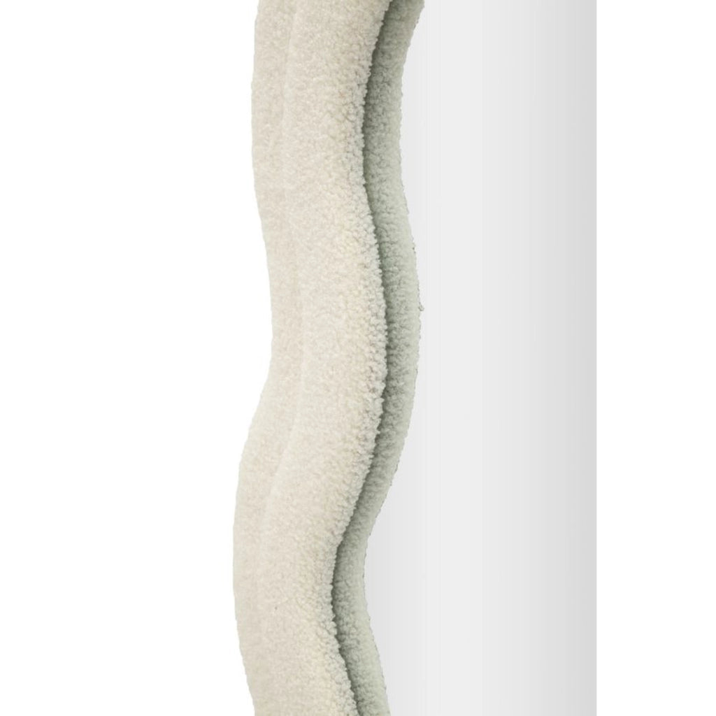 Specchio da parete Teddy wavy in bouclé crema 67x166 cm
