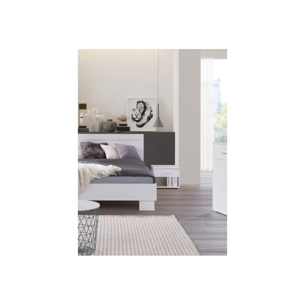 Set design per camera da letto COMO. Letto 160X200 cm con rete + comodini.