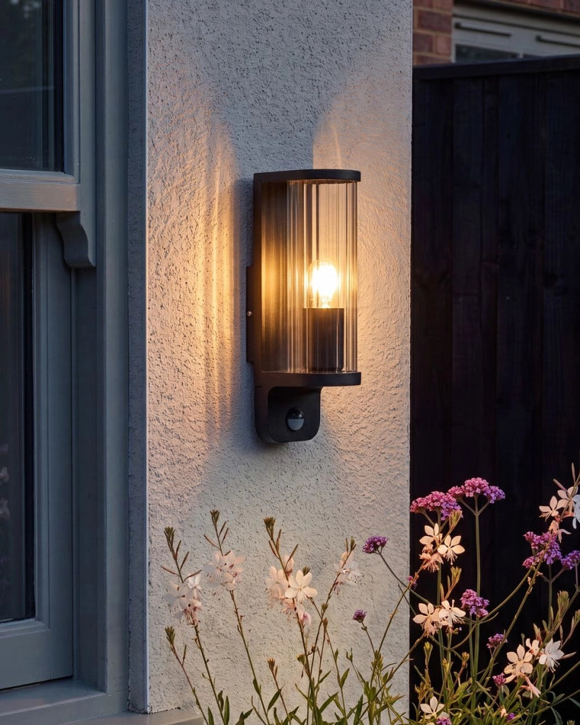 Applique da esterno in alluminio nero con sensore di movimento e illuminazione d'accento, IP44, design moderno