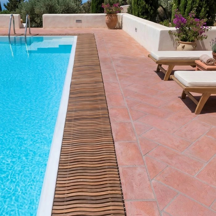 Griglia Per Piscina A Sfioro In Iroko Onda - Larghezza 250 Mm H. 30 Mm Altezza: 30 mm